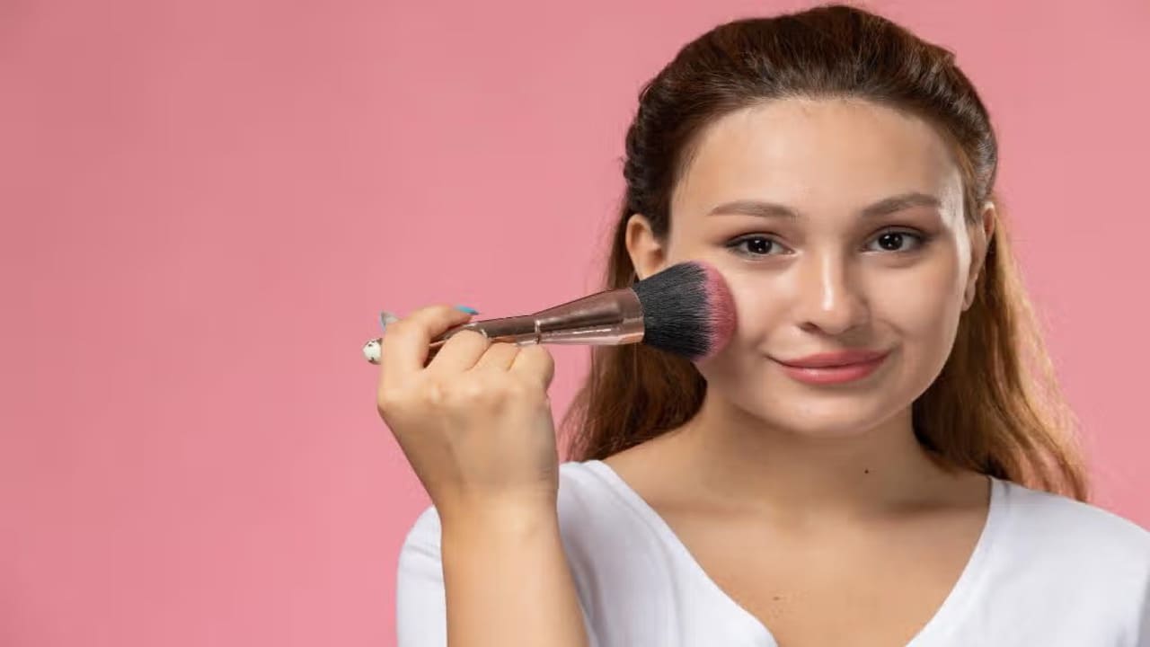 Blush Stacking Rahasia Pipi Merona Tahan Lama dengan Teknik Berlapis